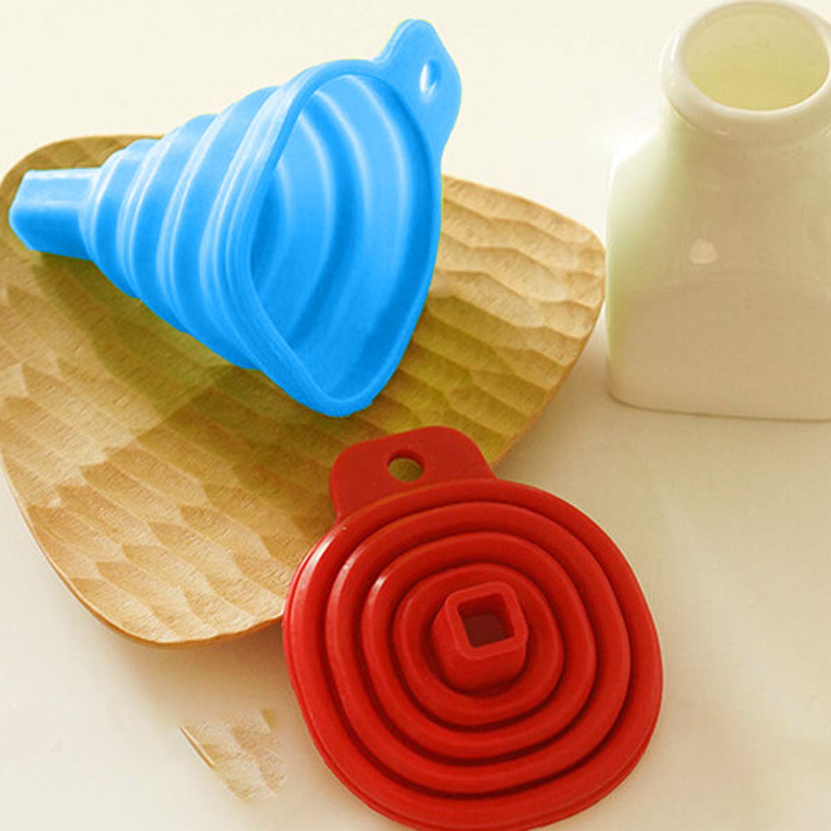0826 Foldable Kitchen Collapsible Funnel for Water Bottle Liquid Transfer Food Grade Funnels Set (Big) - SkyShopy 0826 Foldable Kitchen Collapsible Funnel for Water Bottle Liquid Transfer Food Grade Funnels Set (Big) - SkyShopy